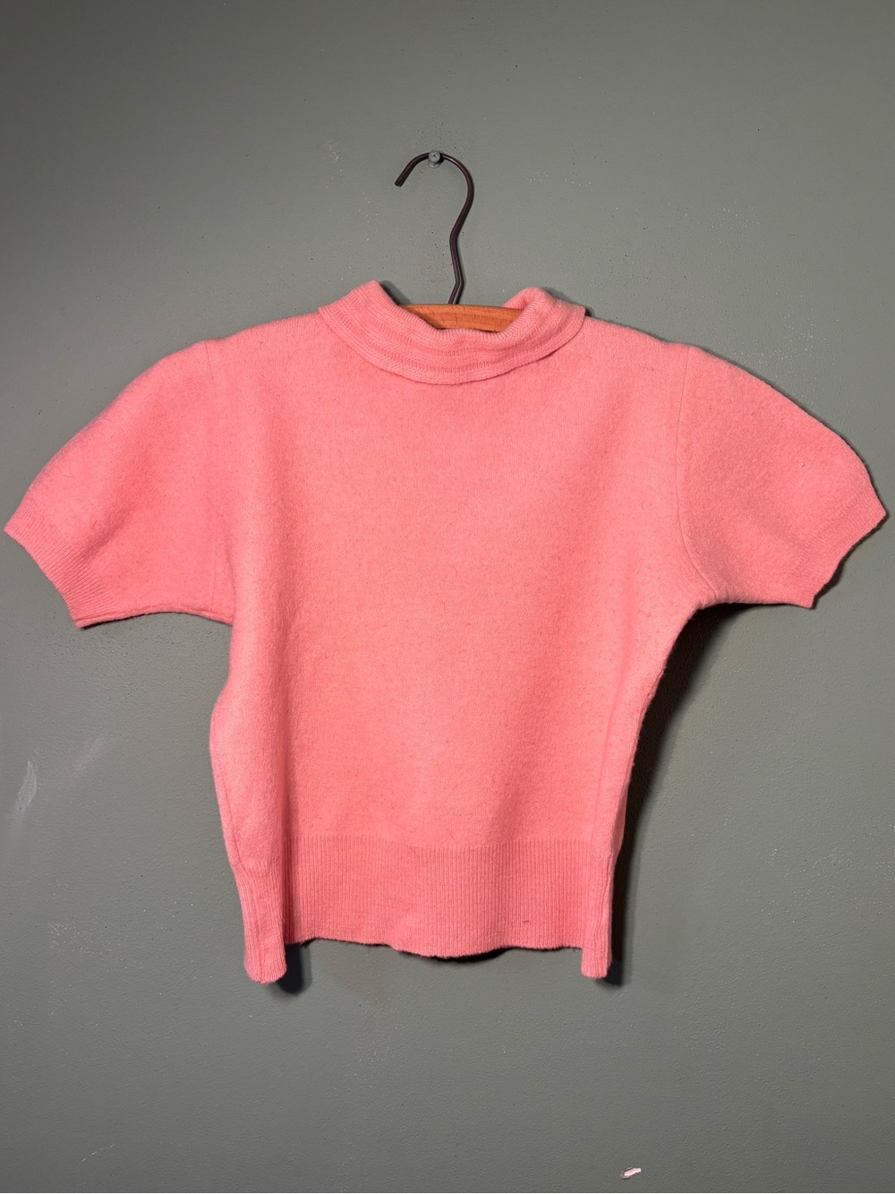 Vintage 1960’s Pink Women’s Short-Sleeve Knit Sweater